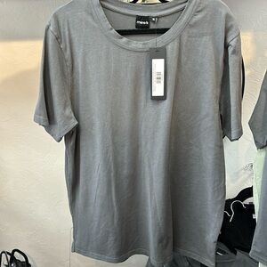 Mono men’s Pima cotton breathable, scallop hem tee in medium gray size XL